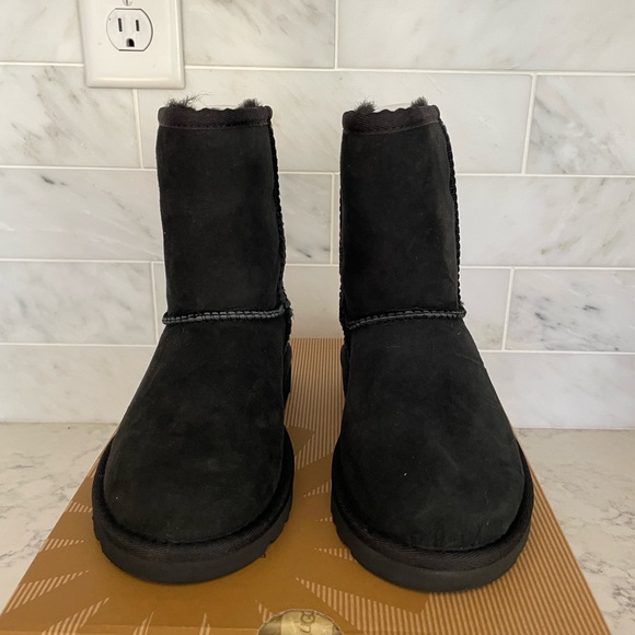 UGG Classic Boots in black - Picture 6 of 9